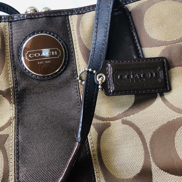 Coach Signature Handbag 👜 - Picture 4 of 4